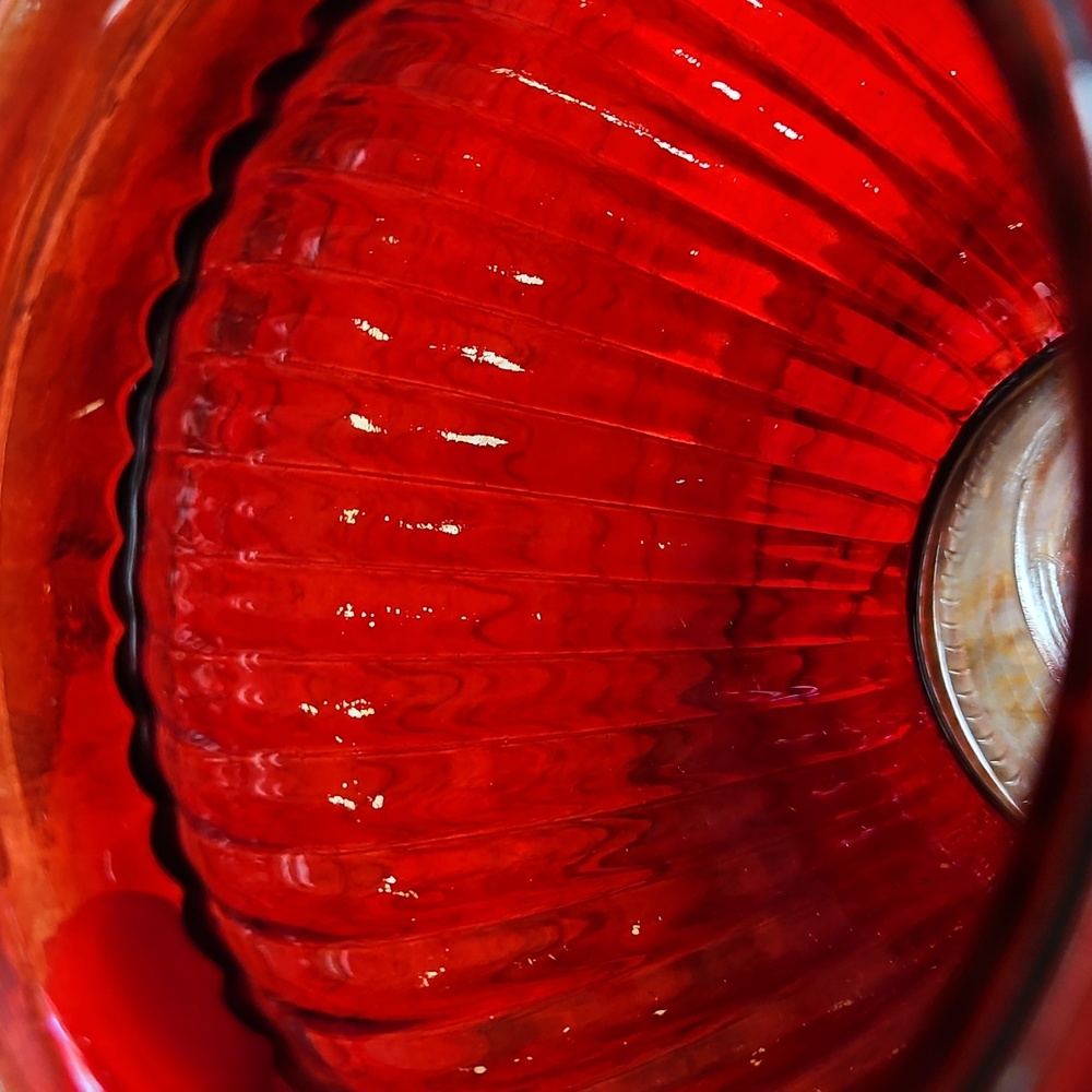 Elegant Red Ribbed Glass Vase - Picture 3 of 4